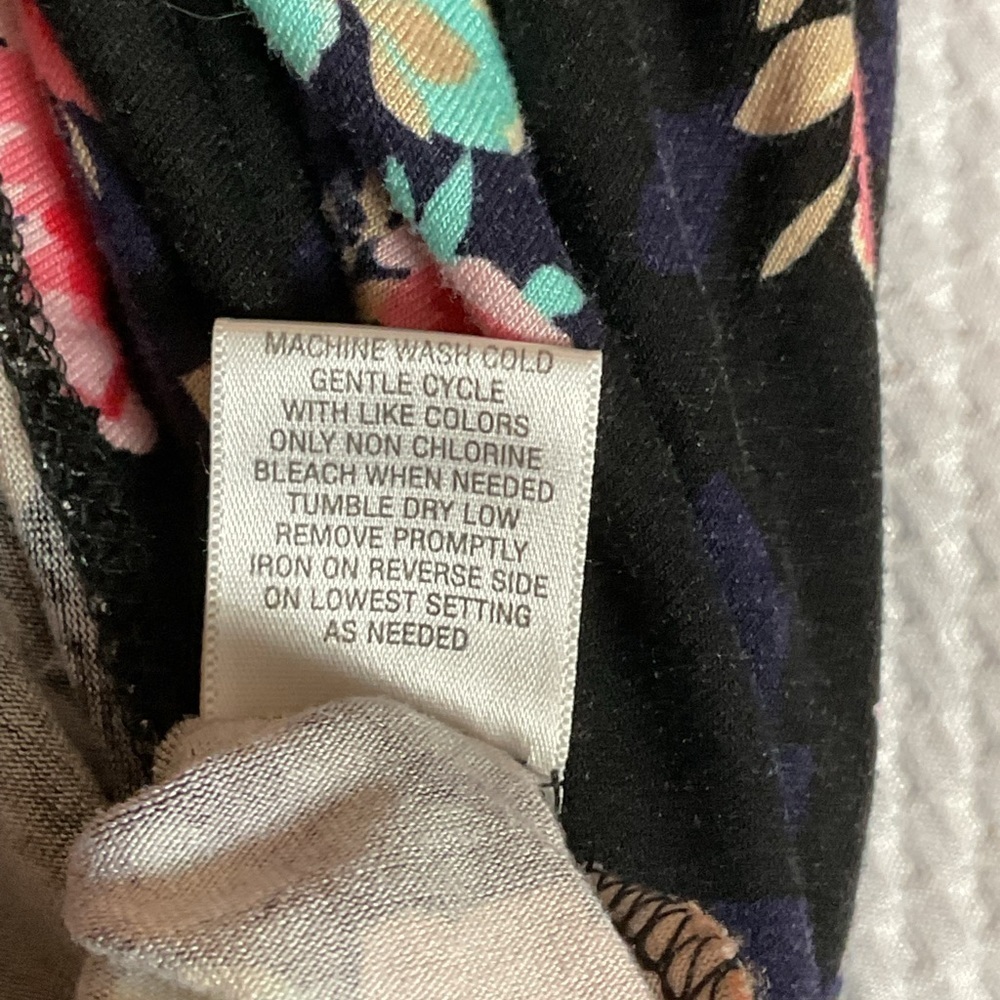 Woman’s Gently Used Relativity Tunic - Picture 10 of 12